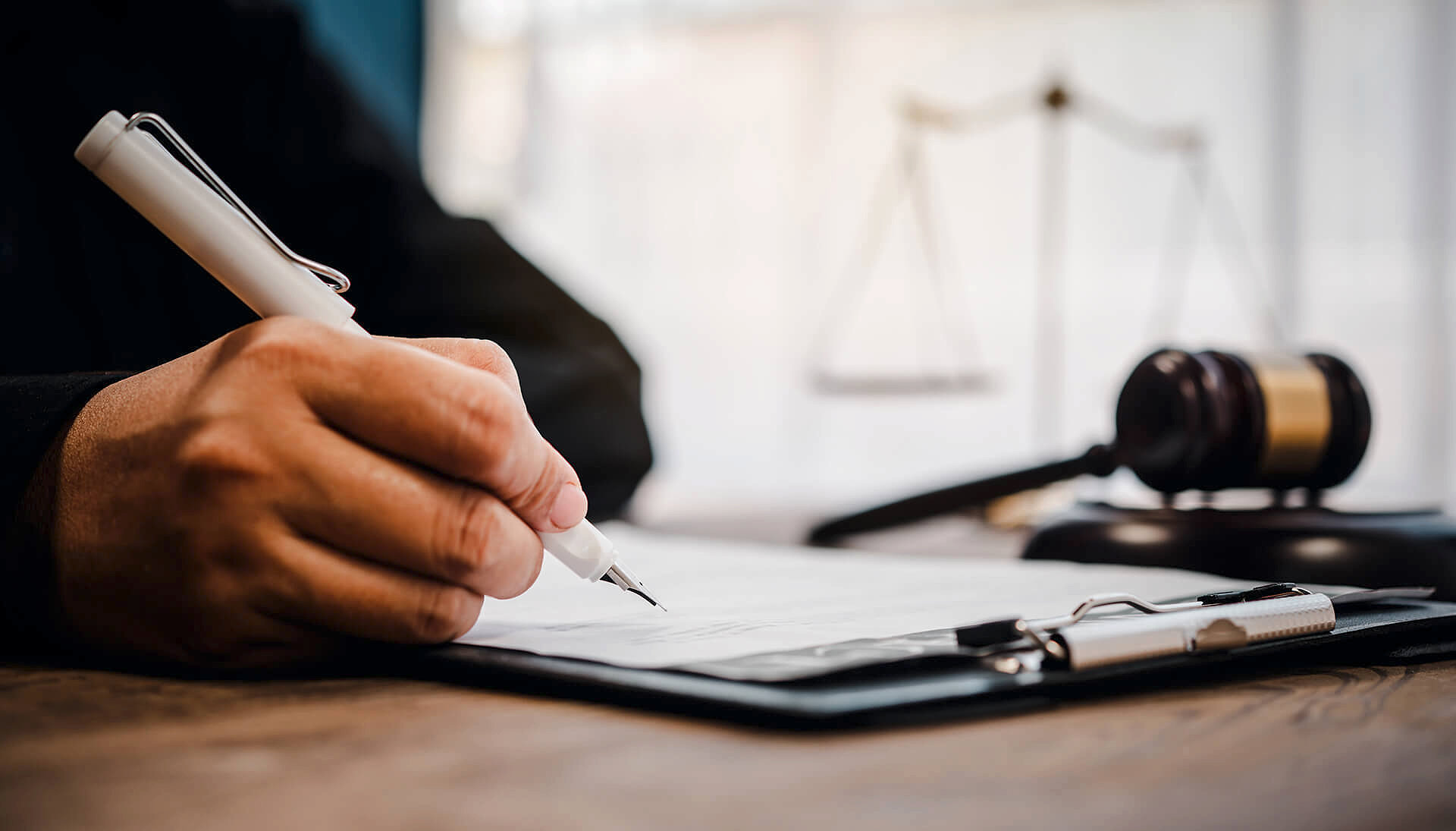 תמונת רקע לעמוד צור קשר