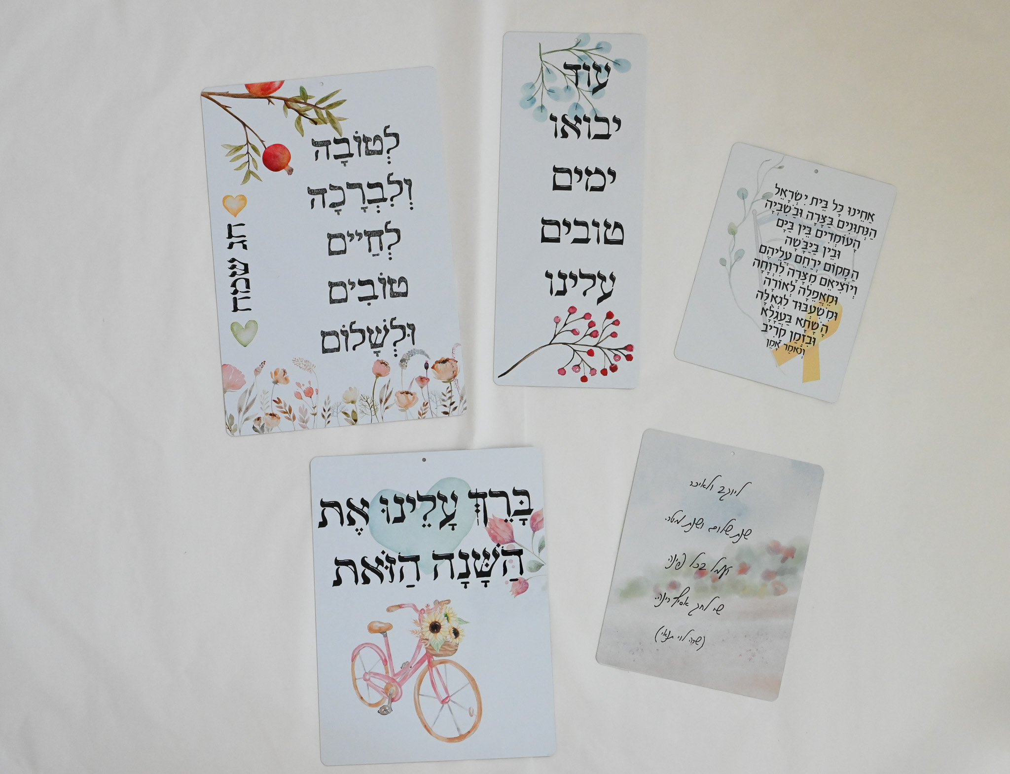 קישוטים לסוכה דגלונים ושלטים
