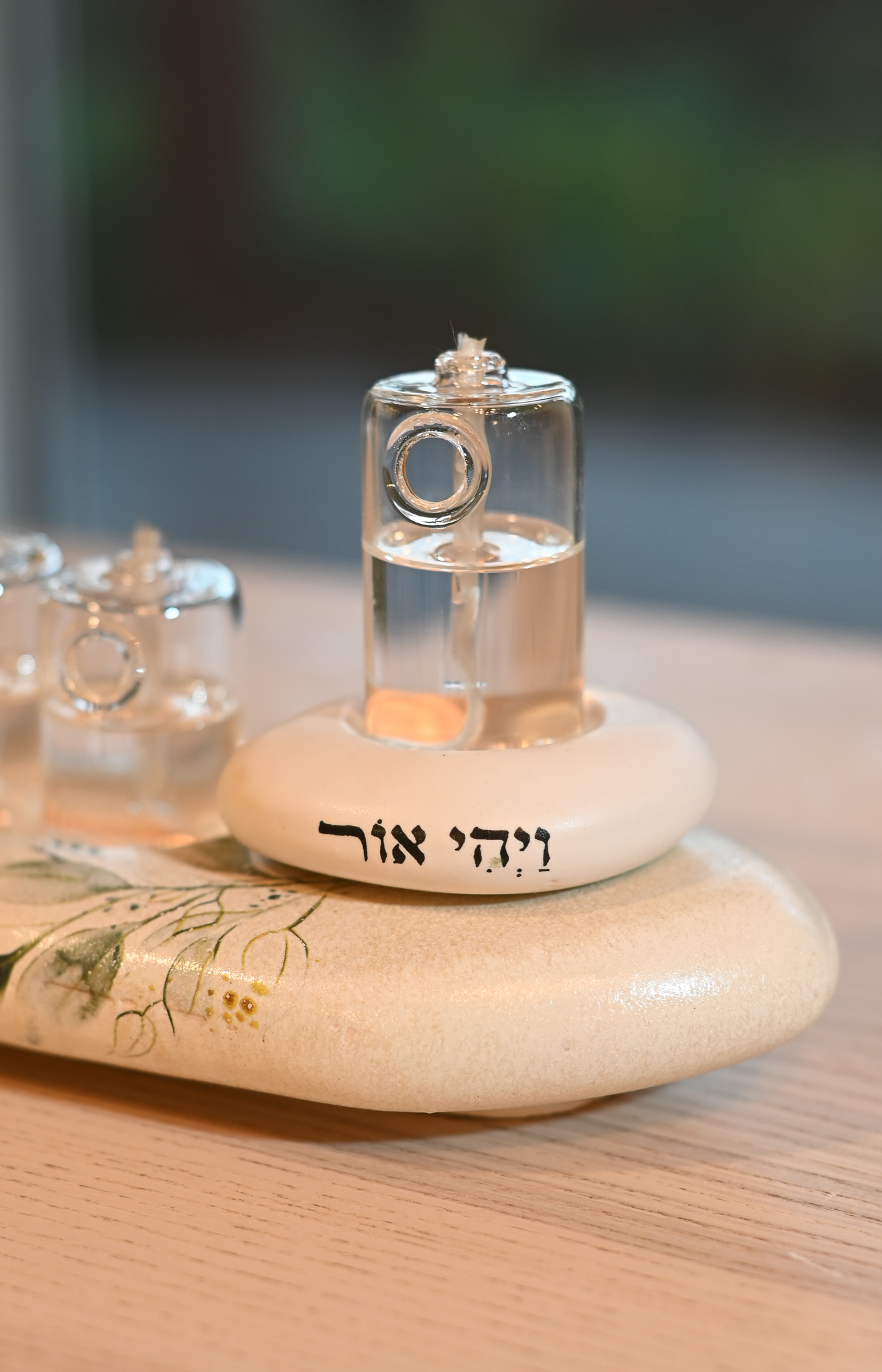 חנוכיה דגם עלים- מתוק האור | קולקציית טבע