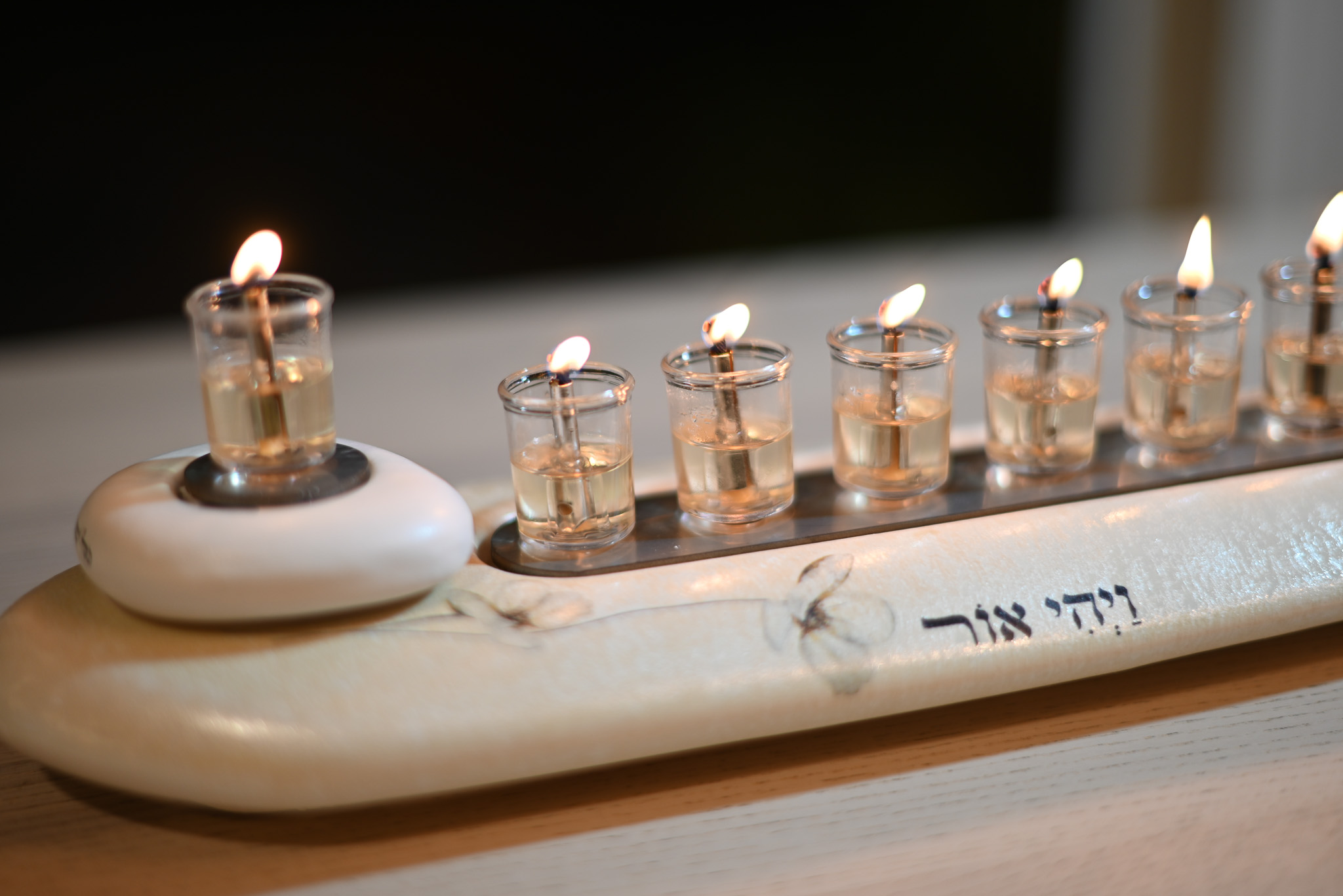 חנוכיה דגם פרח- ויהי אור | קולקציית טבע