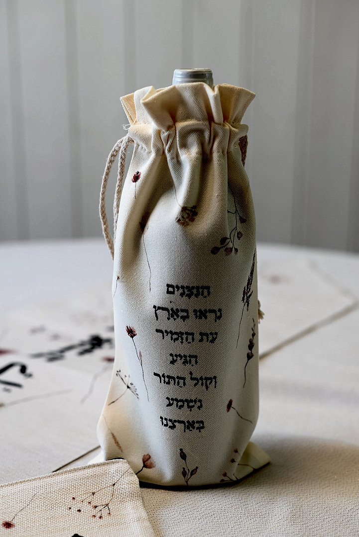 כיסוי ליין. הניצנים נראו בארץ